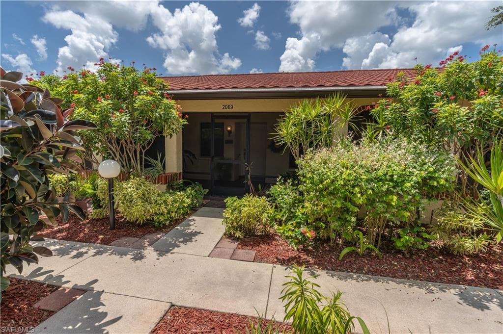 2069 Pine Isle Ln 2069, Naples, FL 34112-27