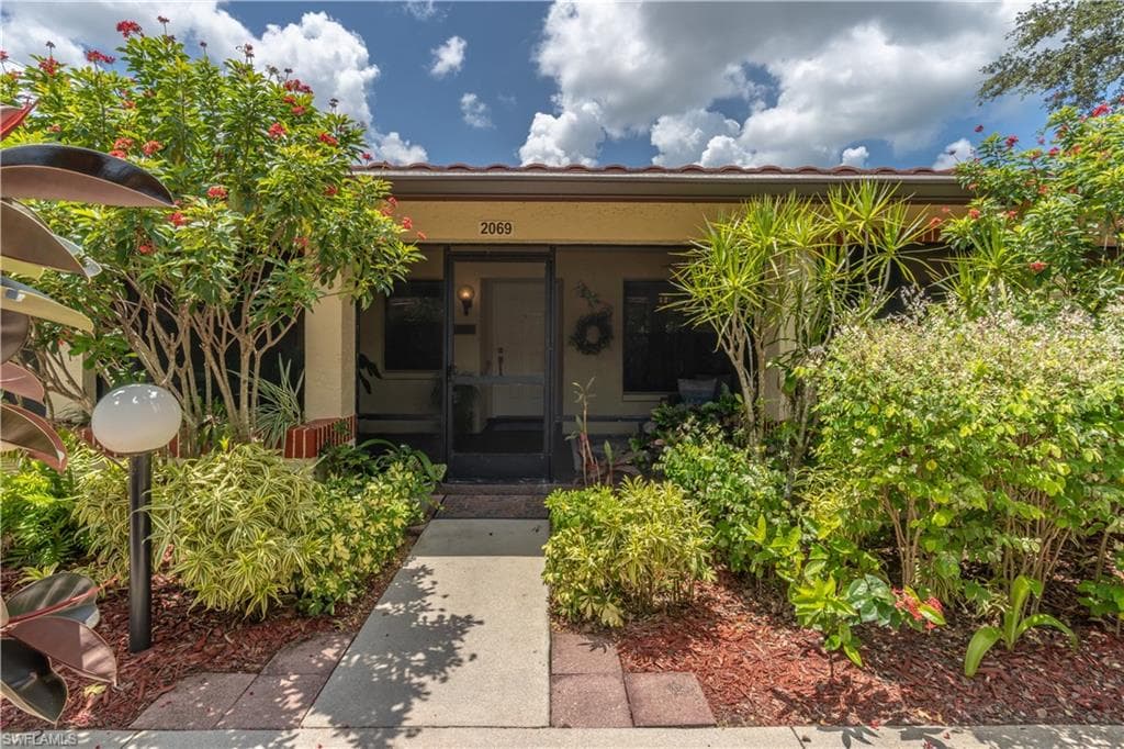 2069 Pine Isle Ln 2069, Naples, FL 34112-29