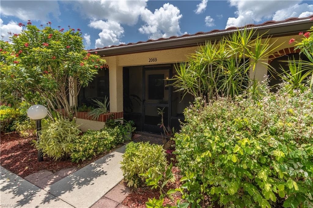 2069 Pine Isle Ln 2069, Naples, FL 34112-30