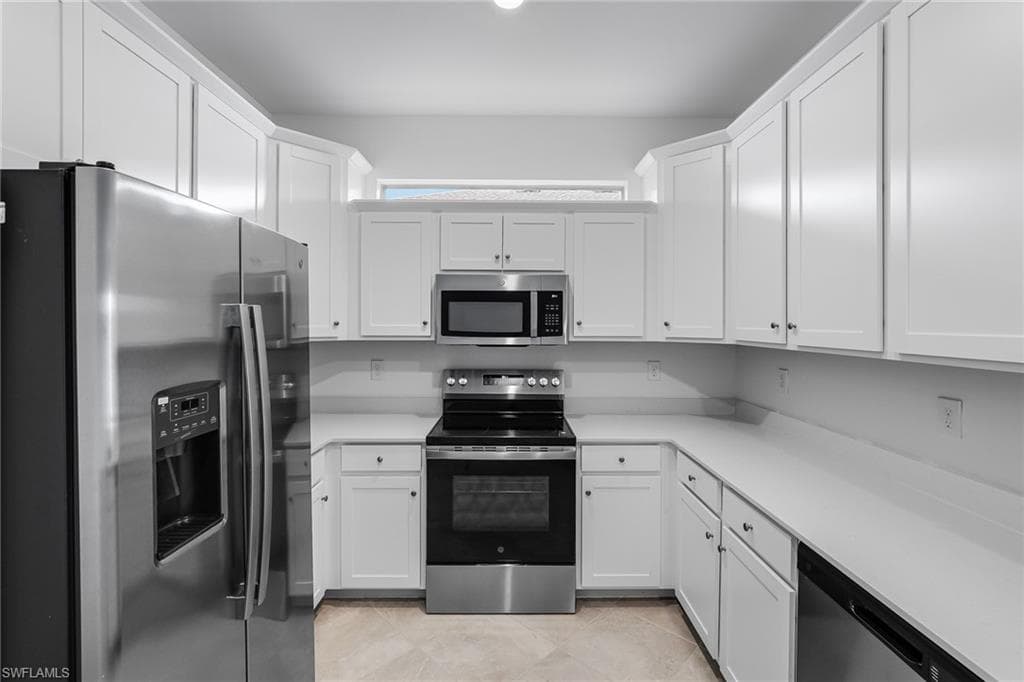 20627 Hazelnut Ct, Lehigh Acres, FL 33936-8