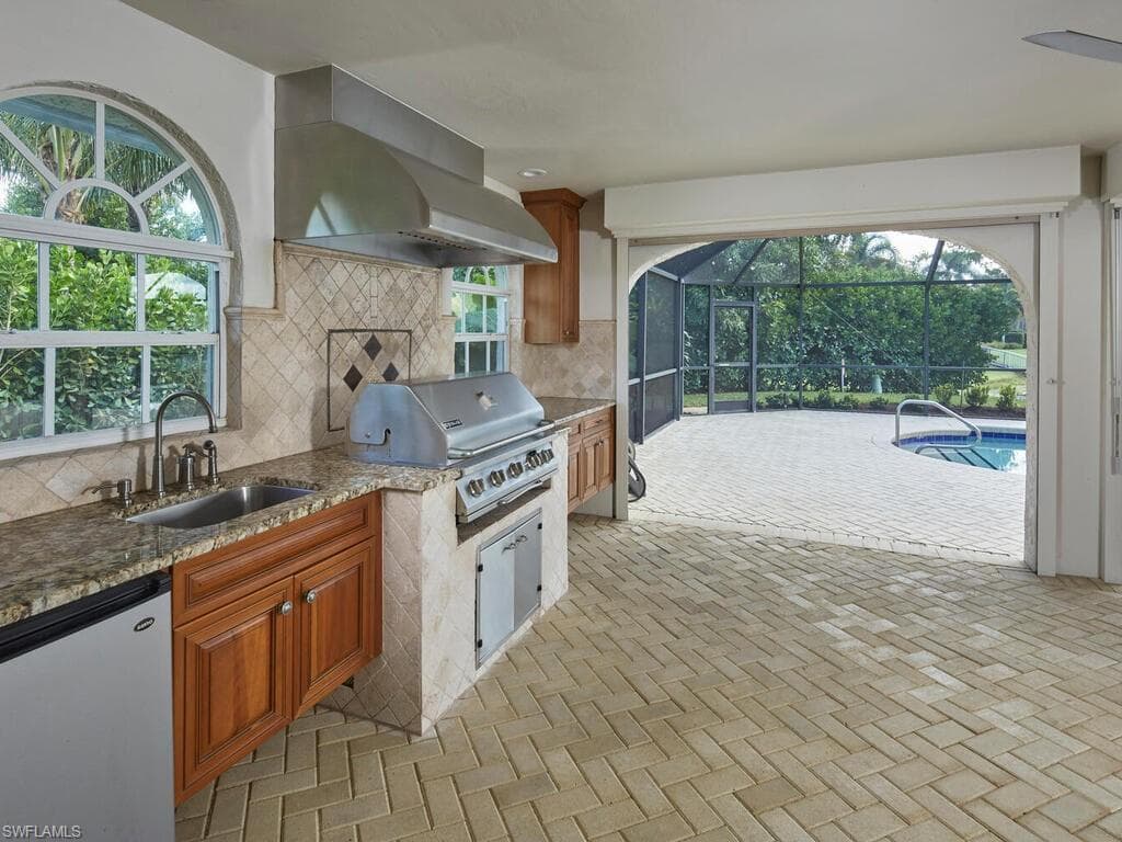 4916 Crayton Rd, Naples, FL 34103-8