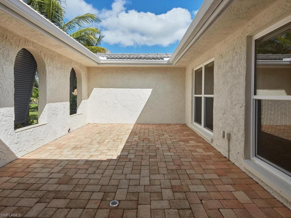 4916 Crayton Rd, Naples, FL 34103-16