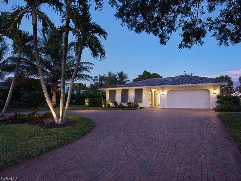 4916 Crayton Rd, Naples, FL 34103-29