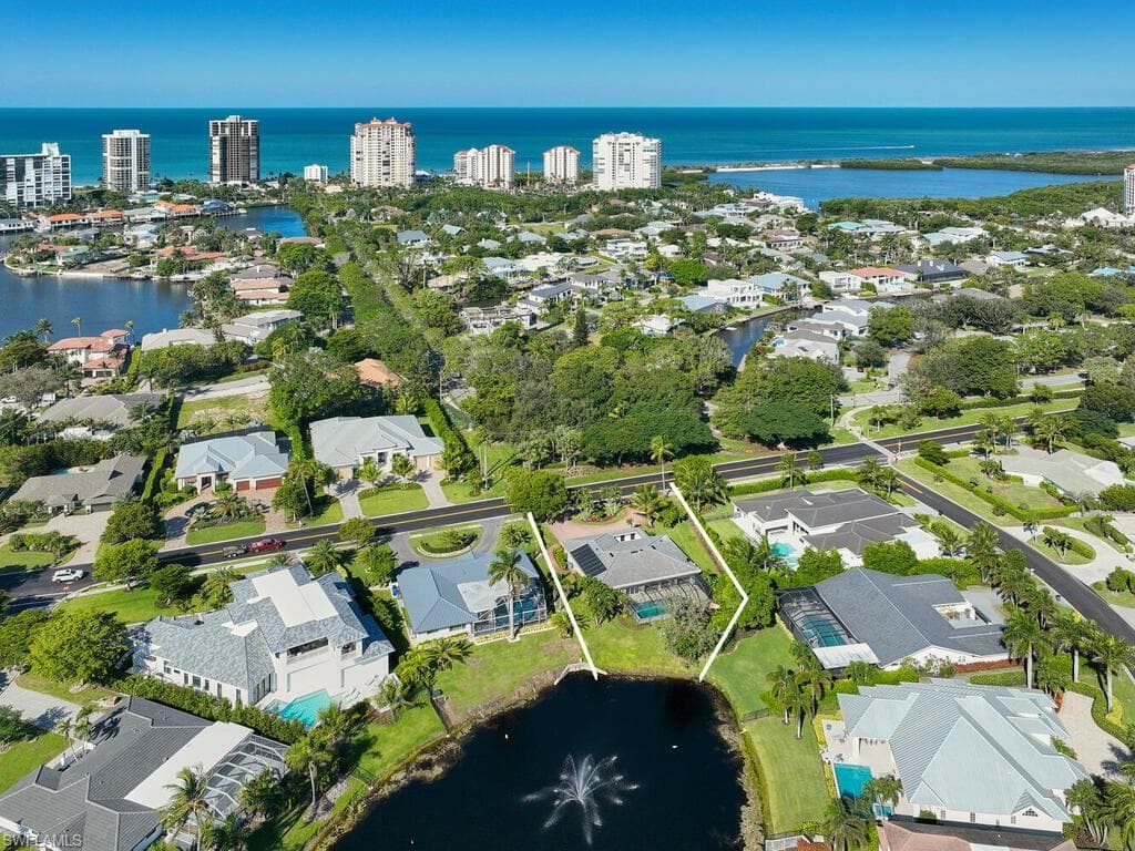 4916 Crayton Rd, Naples, FL 34103-2