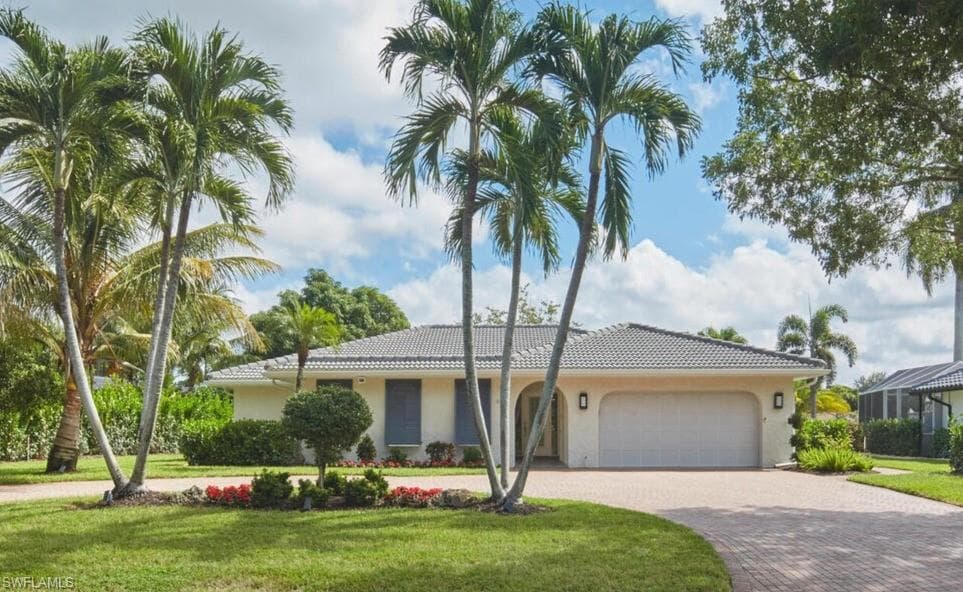 4916 Crayton Rd, Naples, FL 34103-3