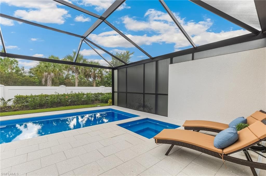 9194 Cayman Dr, Naples, FL 34114-14