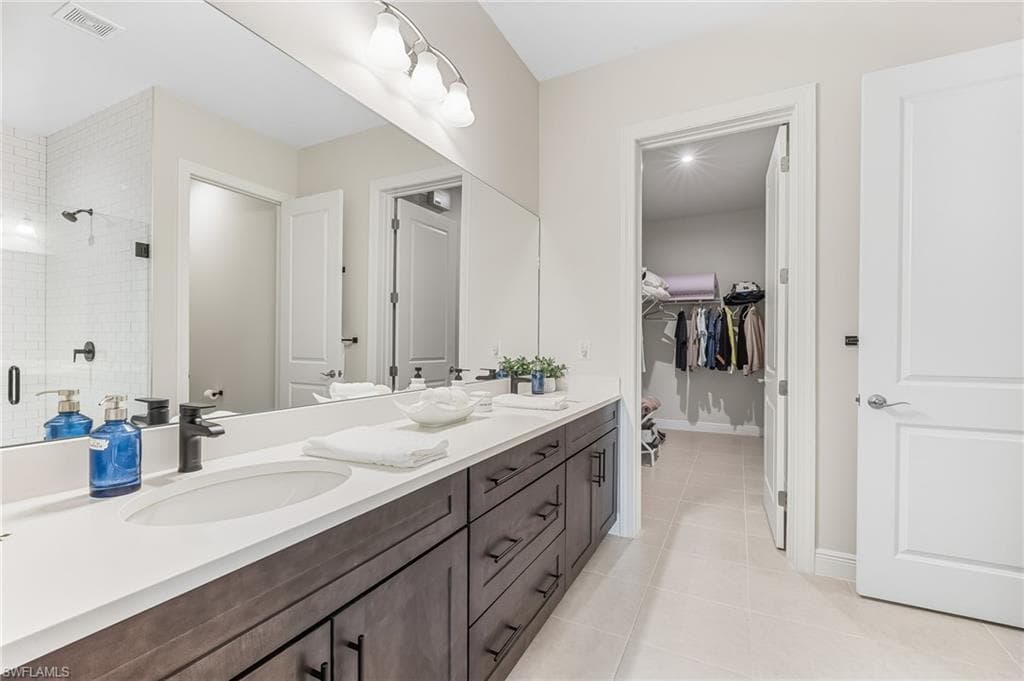 9194 Cayman Dr, Naples, FL 34114-15