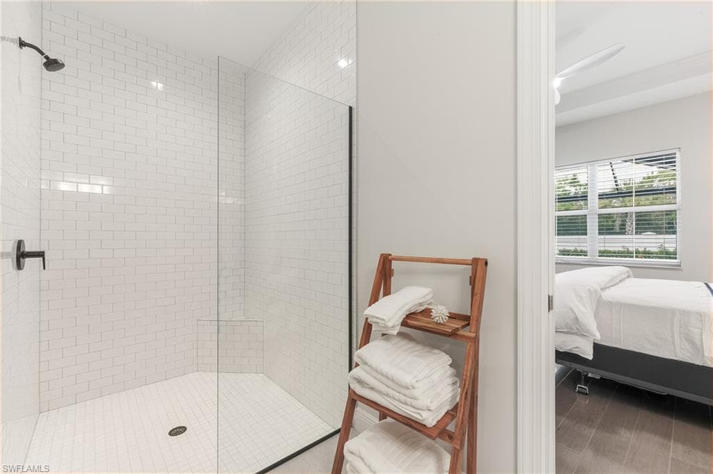 9194 Cayman Dr, Naples, FL 34114-16