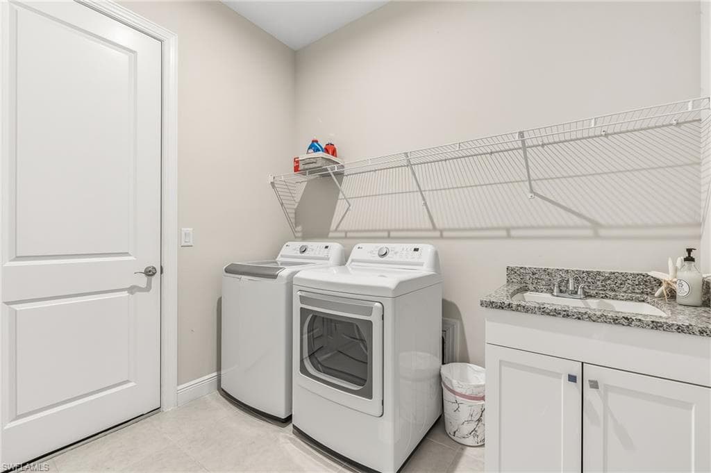 9194 Cayman Dr, Naples, FL 34114-22