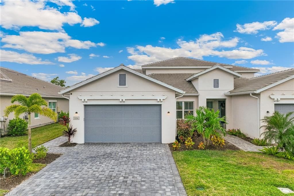9194 Cayman Dr, Naples, FL 34114-24