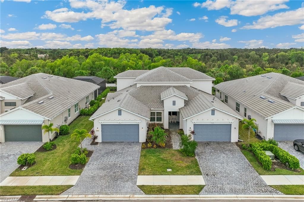 9194 Cayman Dr, Naples, FL 34114-25