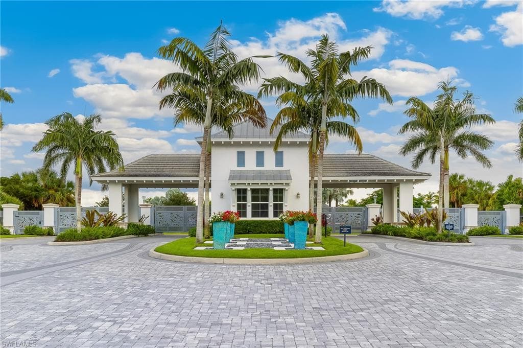 9194 Cayman Dr, Naples, FL 34114-26