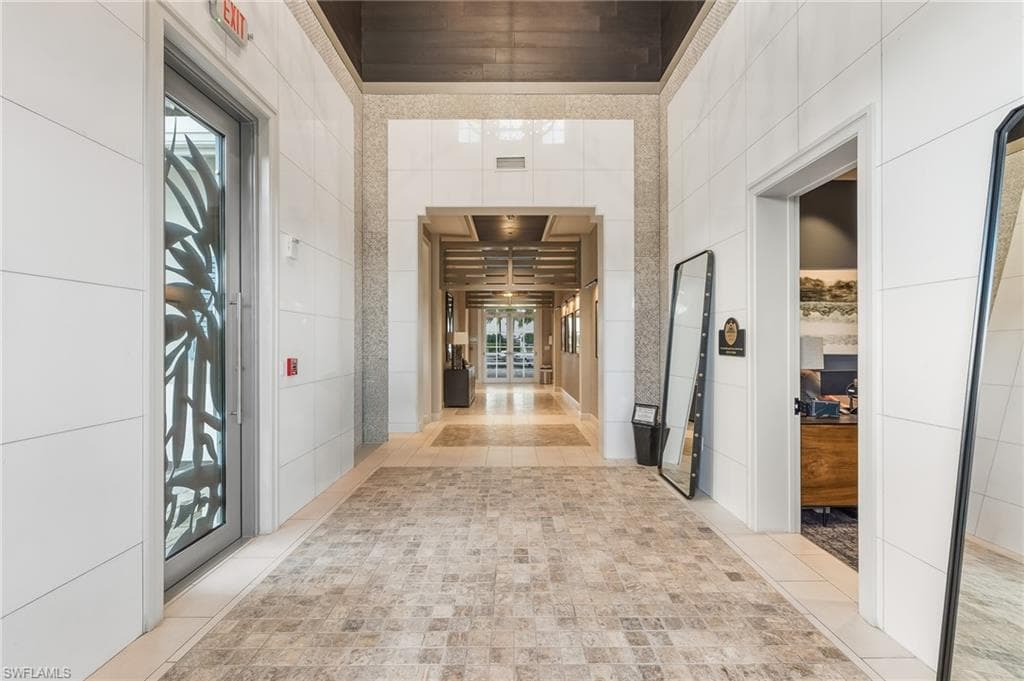 9194 Cayman Dr, Naples, FL 34114-28