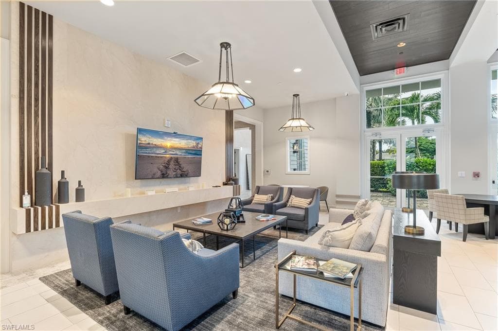 9194 Cayman Dr, Naples, FL 34114-29