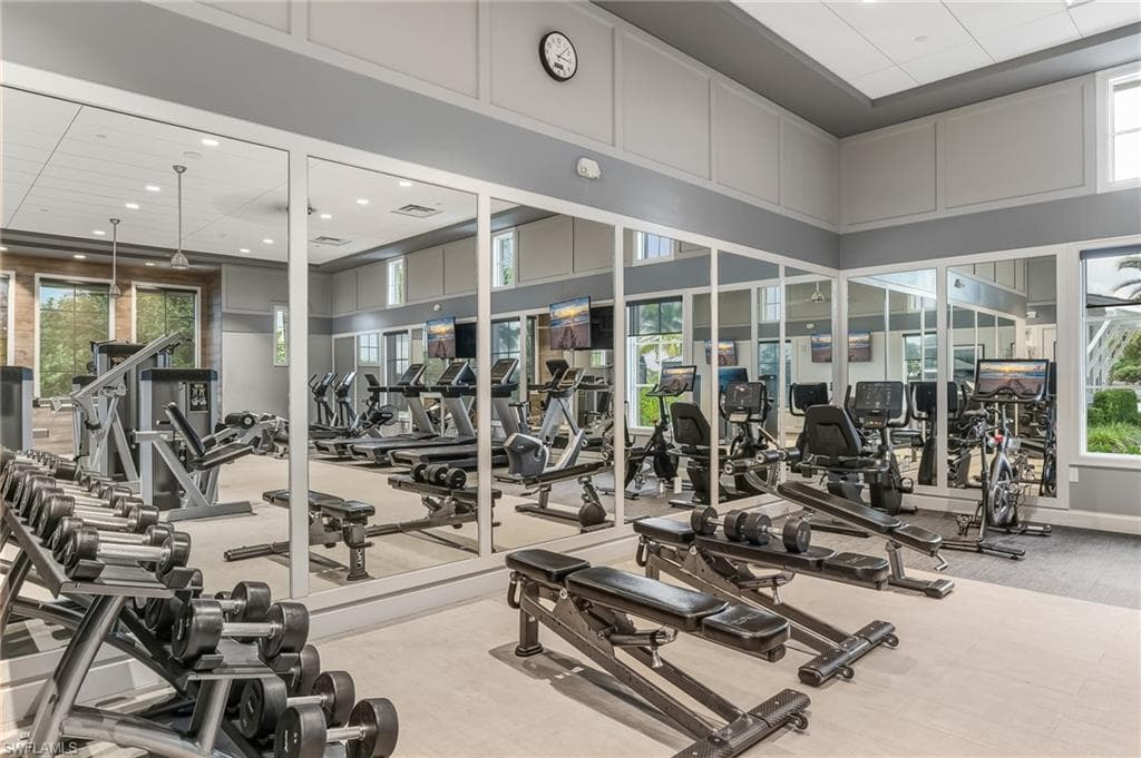 9194 Cayman Dr, Naples, FL 34114-32