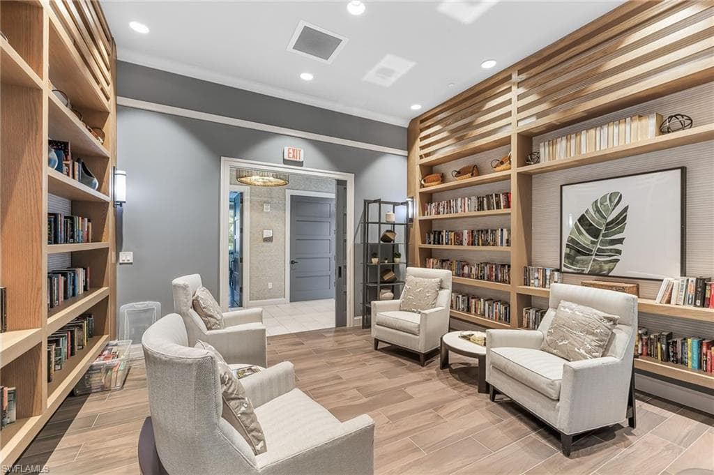 9194 Cayman Dr, Naples, FL 34114-35