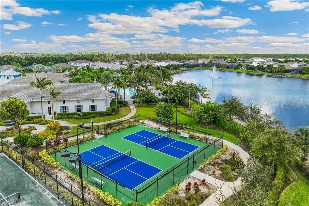 9194 Cayman Dr, Naples, FL 34114-37