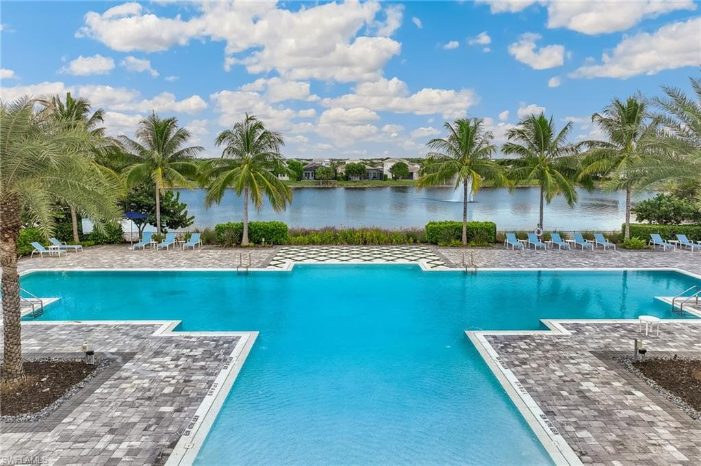 9194 Cayman Dr, Naples, FL 34114-39