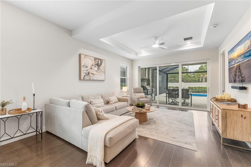 9194 Cayman Dr, Naples, FL 34114-4