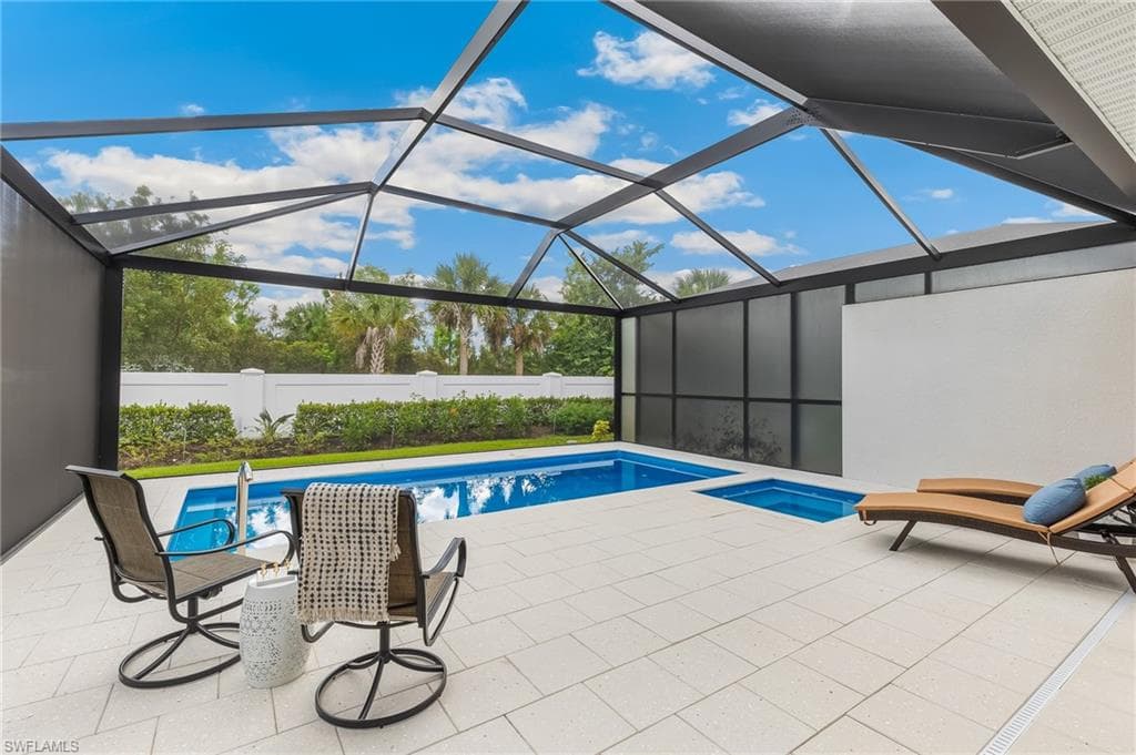 9194 Cayman Dr, Naples, FL 34114-6