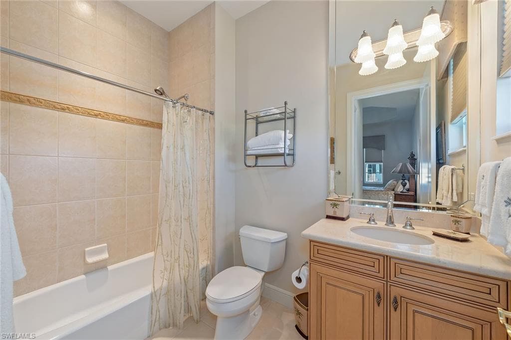 550 Avellino Isles Cir 302, Naples, FL 34119-25