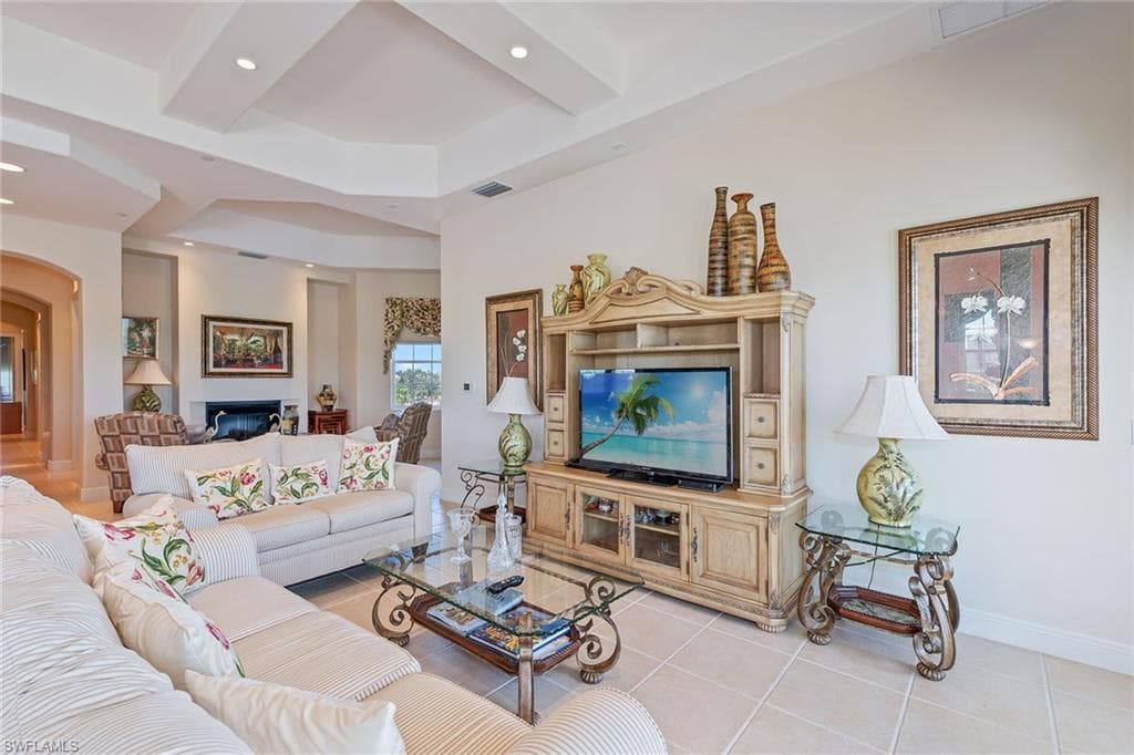 550 Avellino Isles Cir 302, Naples, FL 34119-6