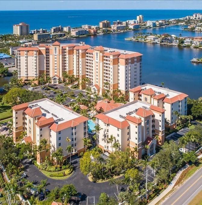 460 Launch Cir 303, Naples, FL 34108-1