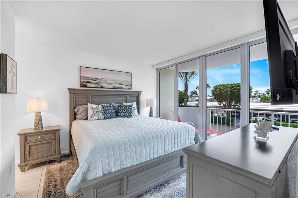 140 Seaview Ct 204s, Marco Island, FL 34145-8