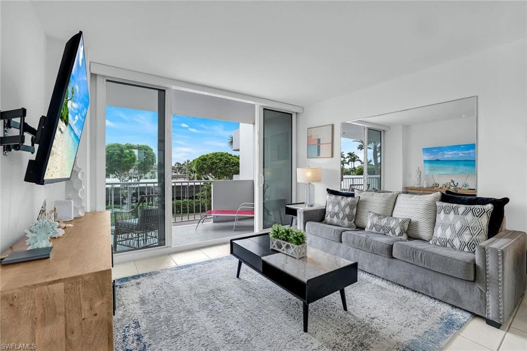 140 Seaview Ct 204s, Marco Island, FL 34145-1