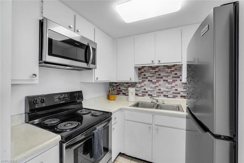 140 Seaview Ct 204s, Marco Island, FL 34145-4