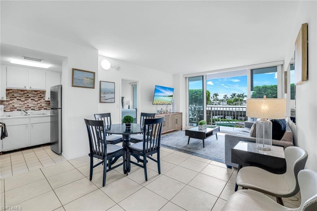 140 Seaview Ct 204s, Marco Island, FL 34145-6