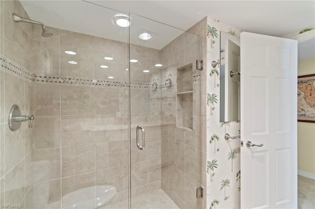 3483 Gulf Shore Blvd N 105, Naples, FL 34103-24