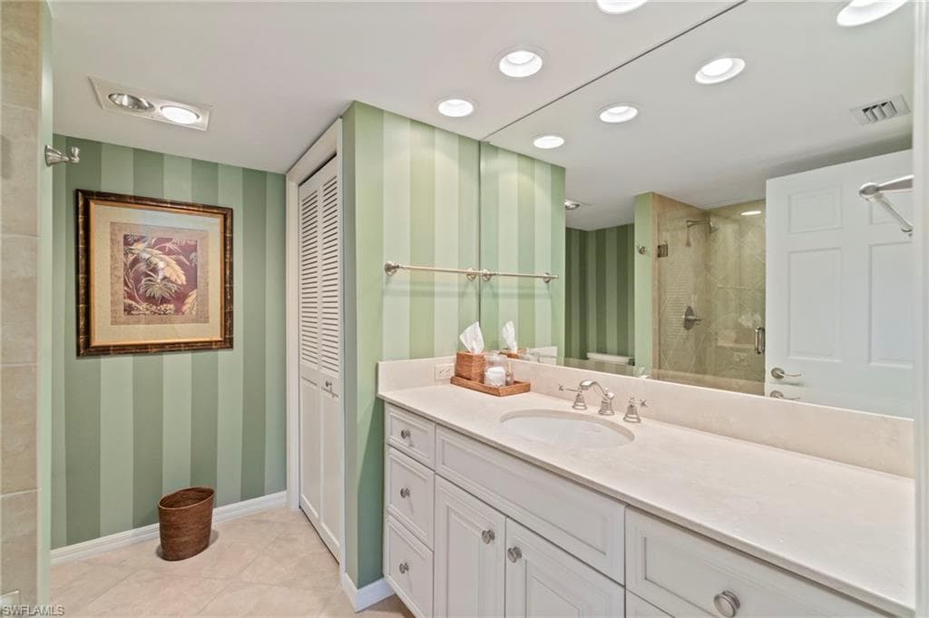 3483 Gulf Shore Blvd N 105, Naples, FL 34103-26