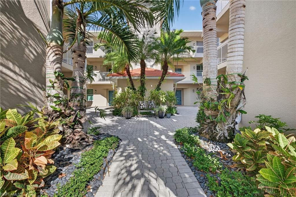 3522 Haldeman Creek Dr 4, Naples, FL 34112-24