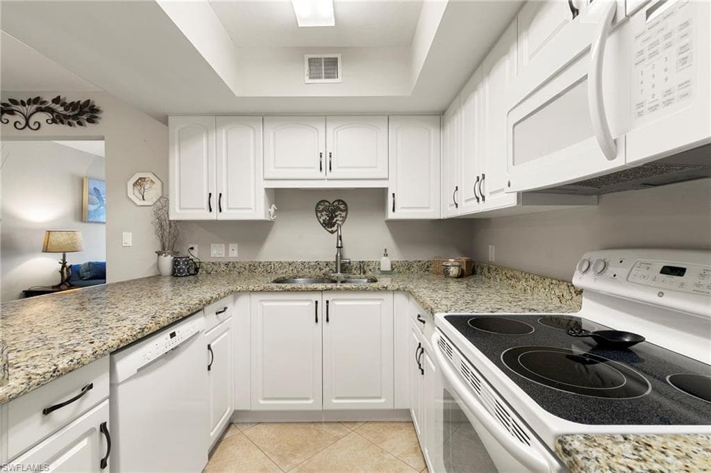 14 Marco Villas Dr P3, Marco Island, FL 34145-4