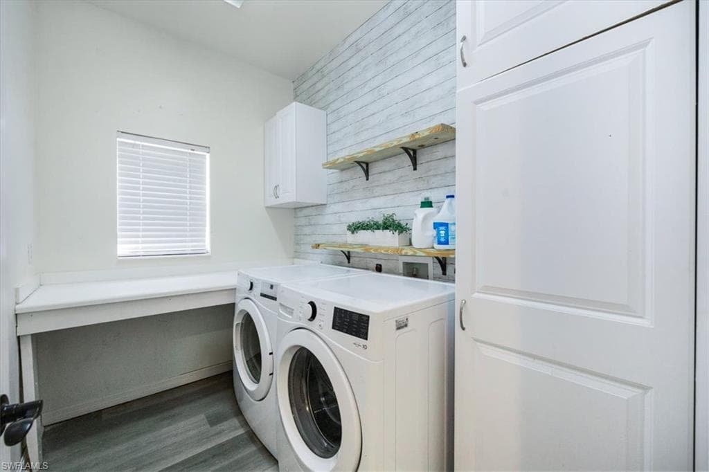 2029 Fairmont Ln, Naples, FL 34120-25