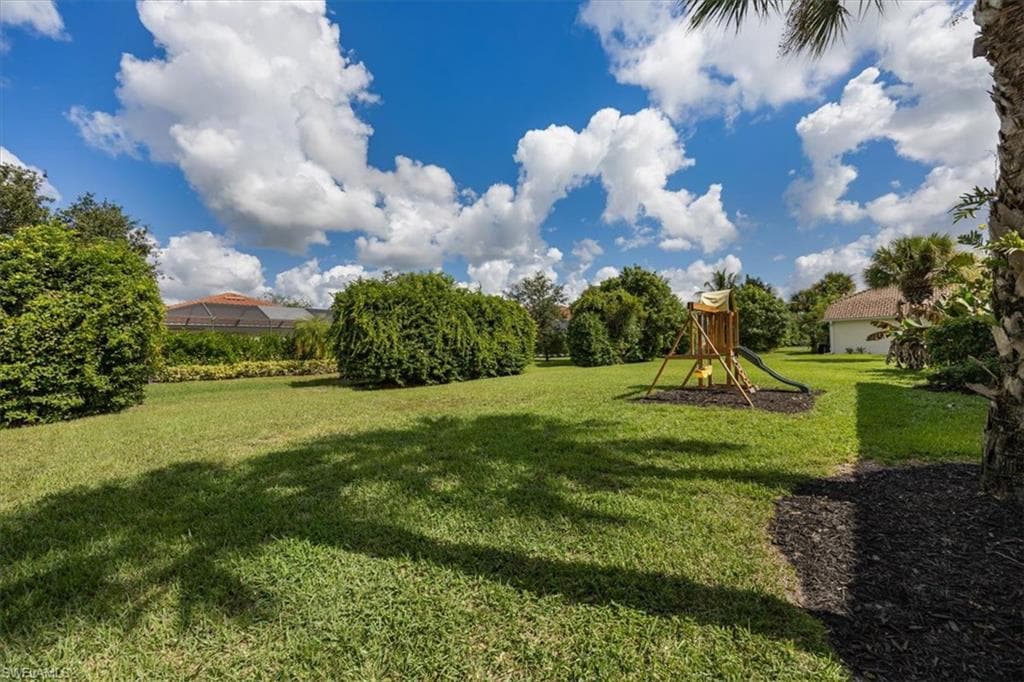 2029 Fairmont Ln, Naples, FL 34120-27