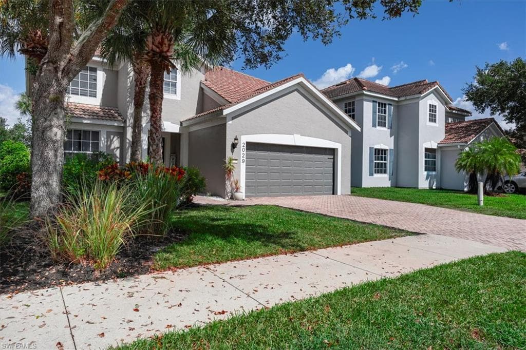 2029 Fairmont Ln, Naples, FL 34120-2