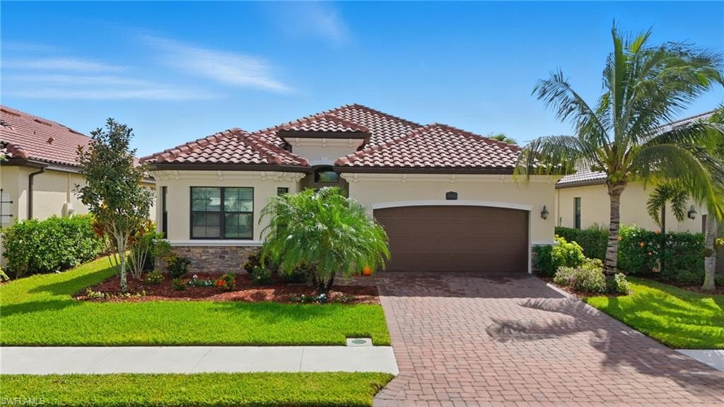 28043 Foxrock Ct, Bonita Springs, FL 34135-1