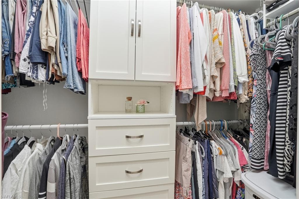 28043 Foxrock Ct, Bonita Springs, FL 34135-34