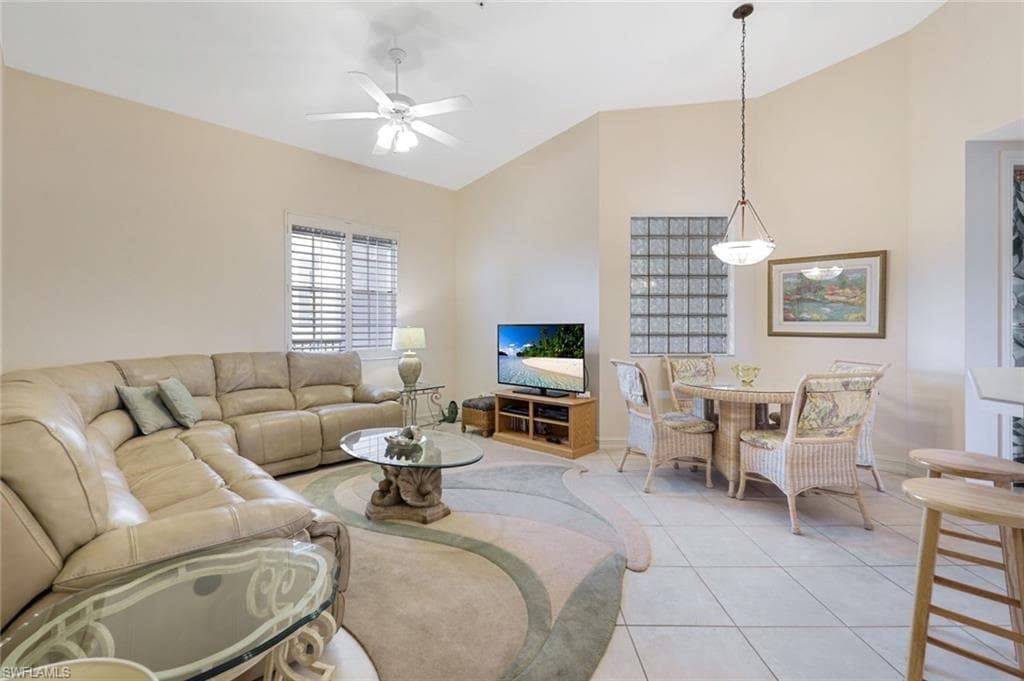 795 Bentwater Cir 202, Naples, FL 34108-10