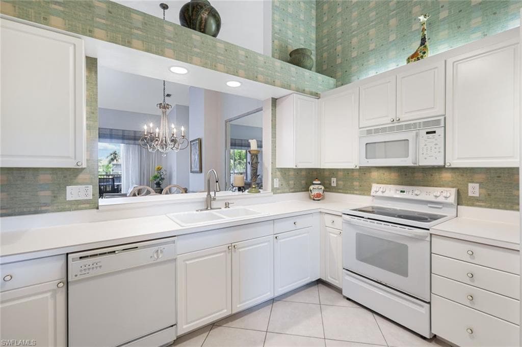 795 Bentwater Cir 202, Naples, FL 34108-17