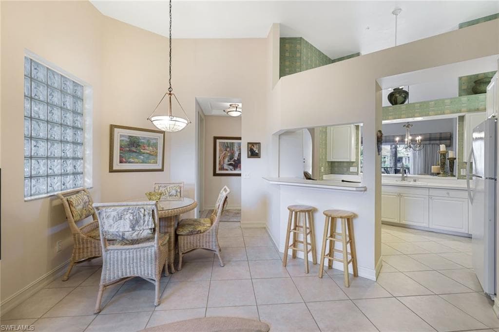 795 Bentwater Cir 202, Naples, FL 34108-18