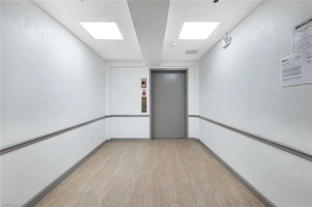 795 Bentwater Cir 202, Naples, FL 34108-33