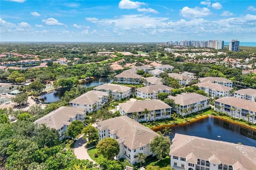 795 Bentwater Cir 202, Naples, FL 34108-37