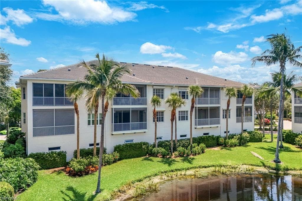 795 Bentwater Cir 202, Naples, FL 34108-39