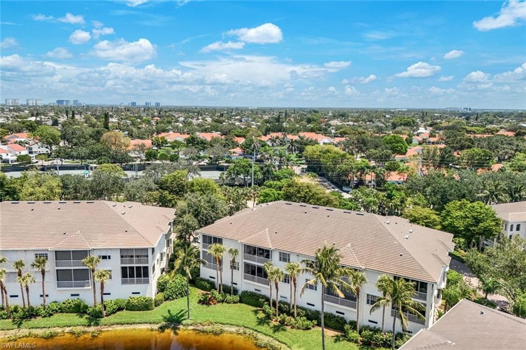 795 Bentwater Cir 202, Naples, FL 34108-40