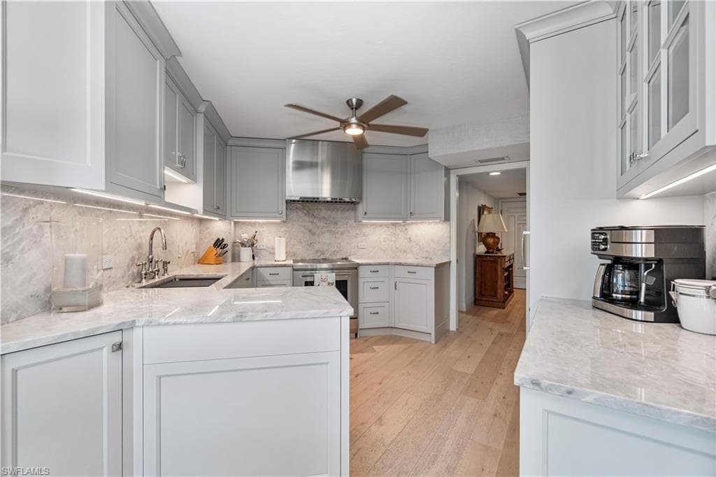 4551 Gulf Shore Blvd N 205, Naples, FL 34103-8