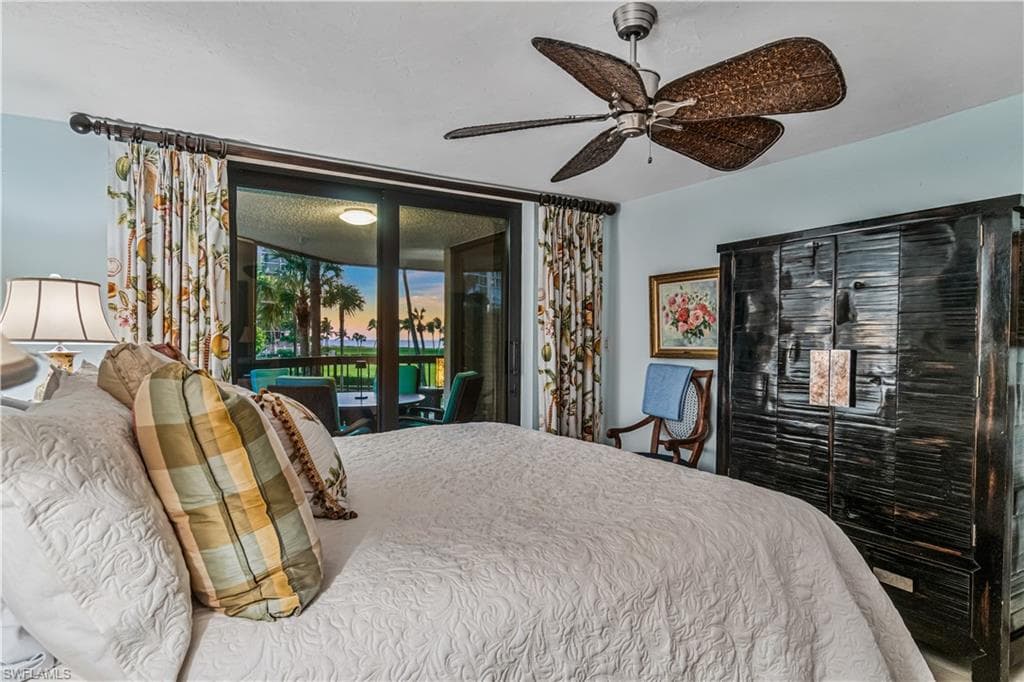 4551 Gulf Shore Blvd N 205, Naples, FL 34103-11