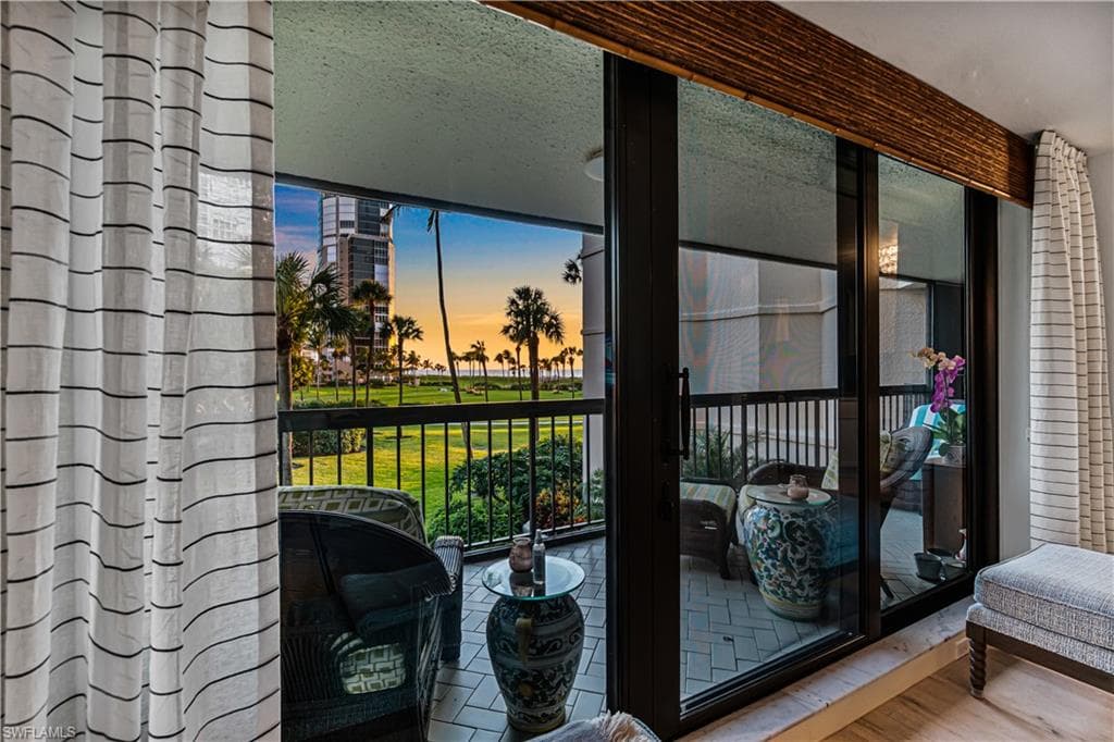 4551 Gulf Shore Blvd N 205, Naples, FL 34103-16